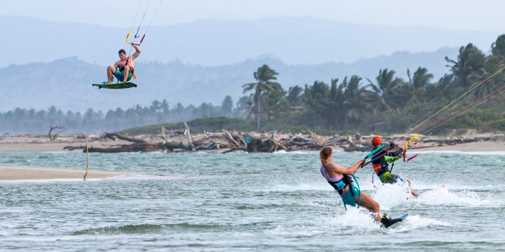 DOWNWINDERS IN CABARETE KITEBOARDING